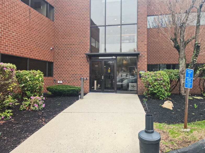 More Photos Of 945 Concord St, Framingham Coworking Space