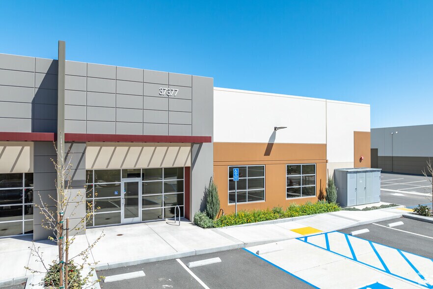 More Photos Of 37373 Industry Way, Murrieta Unknown For Lease