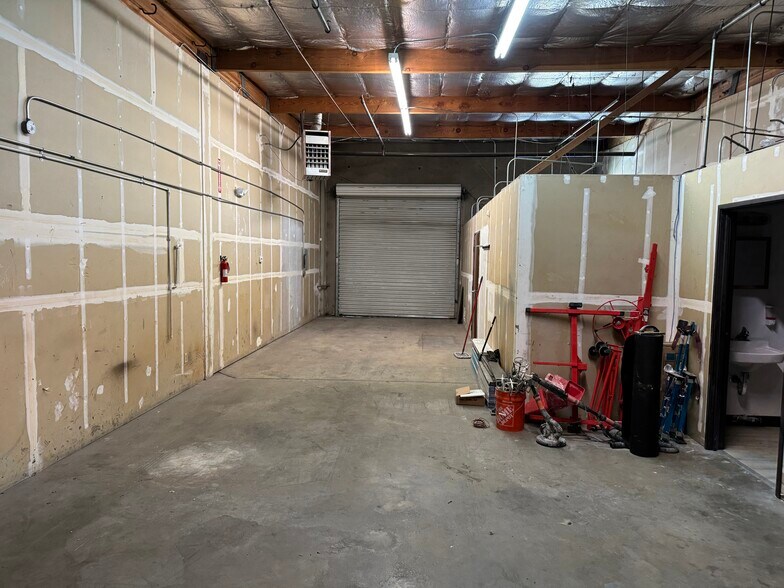 More Photos Of 1233-1267 Gator Way, Sparks Warehouse For Lease