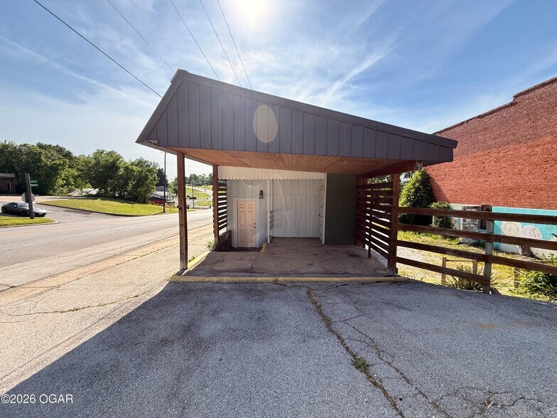More Photos Of 117 60 Highway, Granby Service For Lease