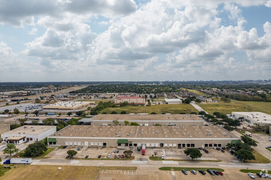 More Photos Of 2425 Camp Ave, Carrollton Distribution For Lease