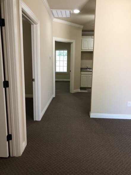 More Photos Of 1400 W Mayfield Rd, Arlington Loft Creative Space For Lease