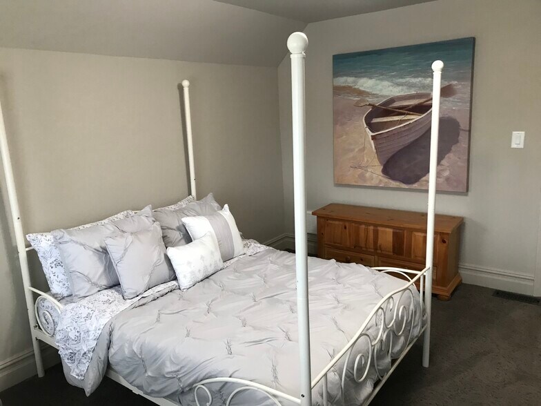 More Photos Of 11058 Shook Rd, Romulus Office Residential For Sale