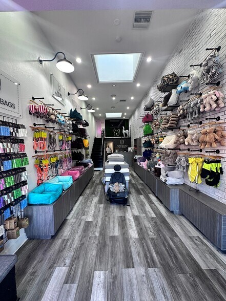 More Photos Of 12180-12182 Ventura Blvd, Studio City Storefront For Lease