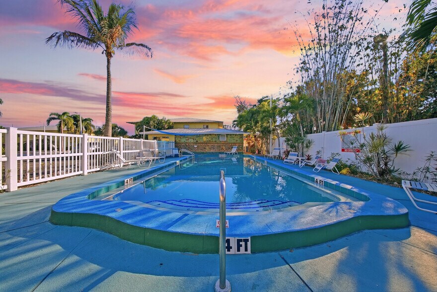 More Photos Of 2309 Manatee Ave W, Bradenton Apartments For Sale