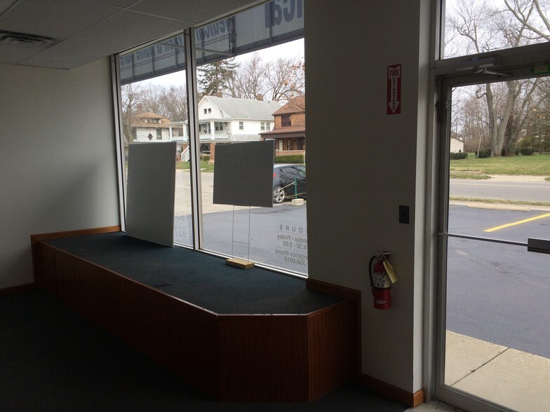 More Photos Of 2419 E High St, Springfield Storefront For Sale
