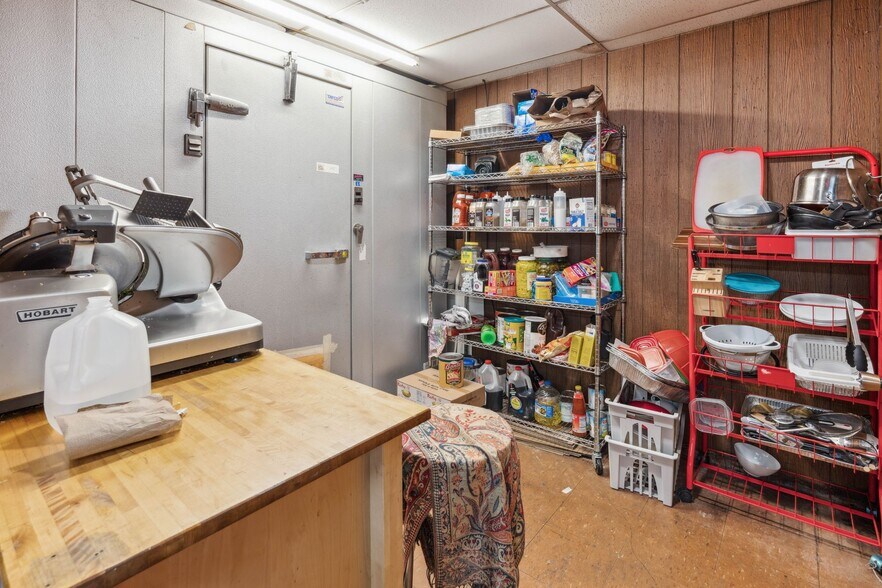 More Photos Of 117 Clinton St, Shrewsbury Freestanding For Sale