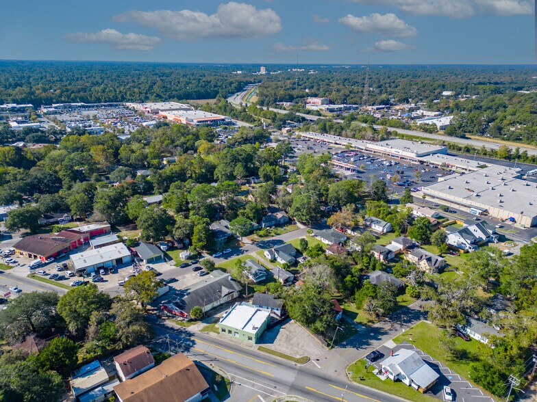 More Photos Of 2203 Skidaway Rd, Savannah Freestanding For Sale