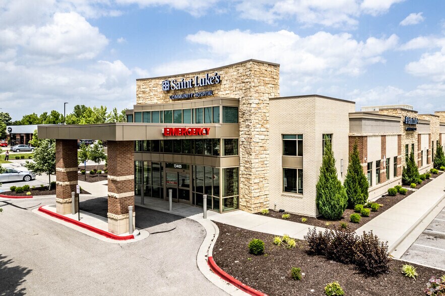 More Photos Of 13405 S Blackbob Rd, Olathe Hospital For Lease