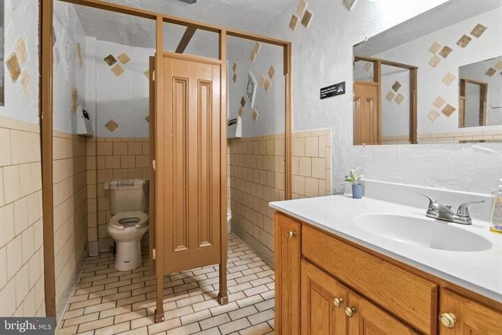 More Photos Of 2112 Fleet St, Baltimore Bar For Sale