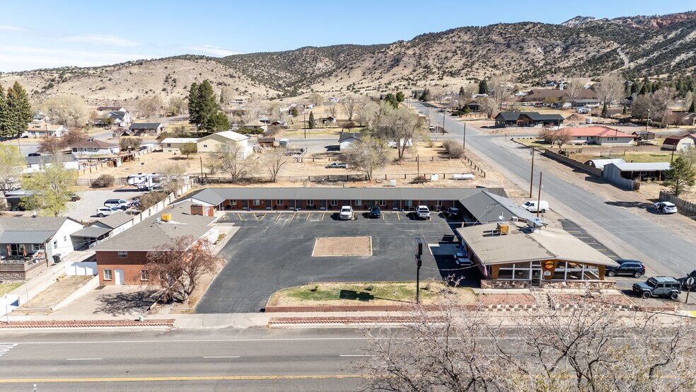 More Photos Of 91 E Main St, Bicknell Hotel For Sale