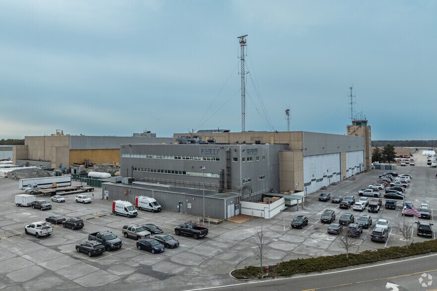More Photos Of 901-931 Burman Blvd, Calverton Manufacturing For Lease