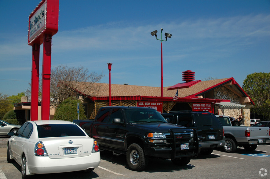 Primary Photo Of 8949 Garland Rd, Dallas Restaurant For Lease