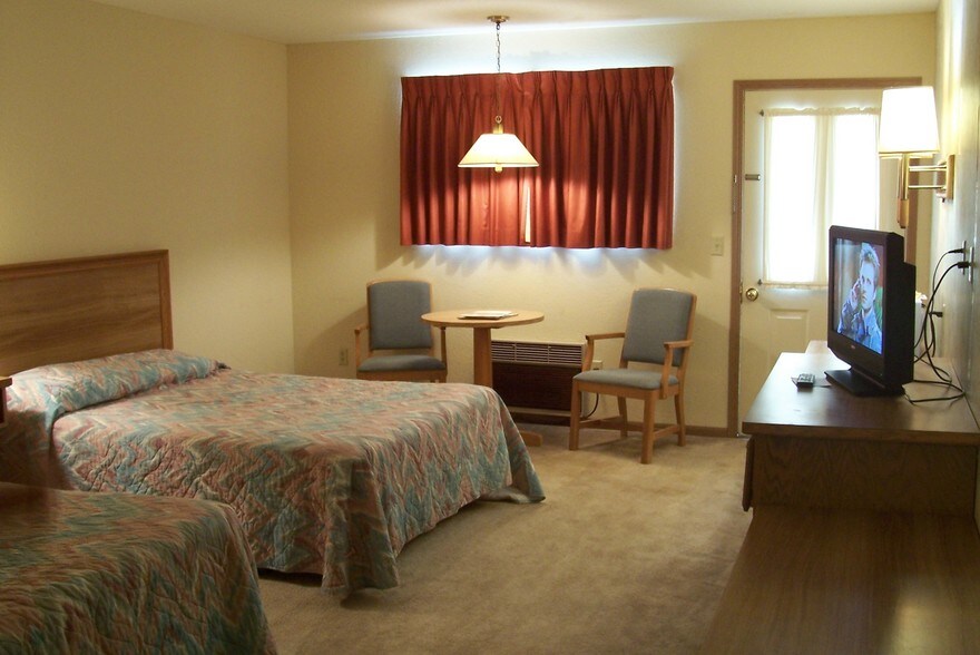 More Photos Of 700 W Canville St, Erie Hotel For Sale