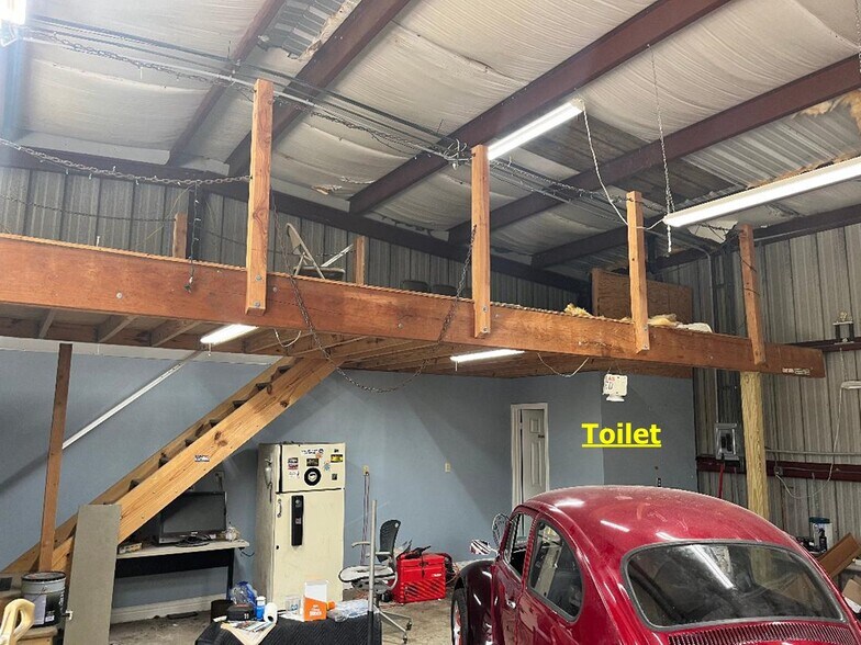 More Photos Of 11914 New Meadow Dr, Houston Light Manufacturing For Sale