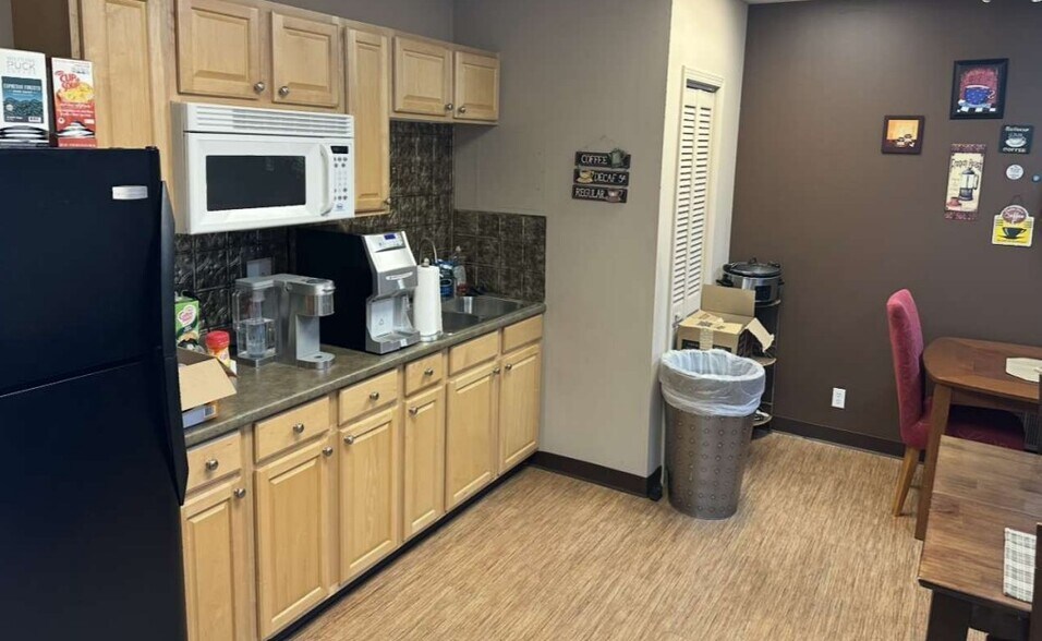 More Photos Of 501 N Service Rd, Saint Peters Warehouse For Sale