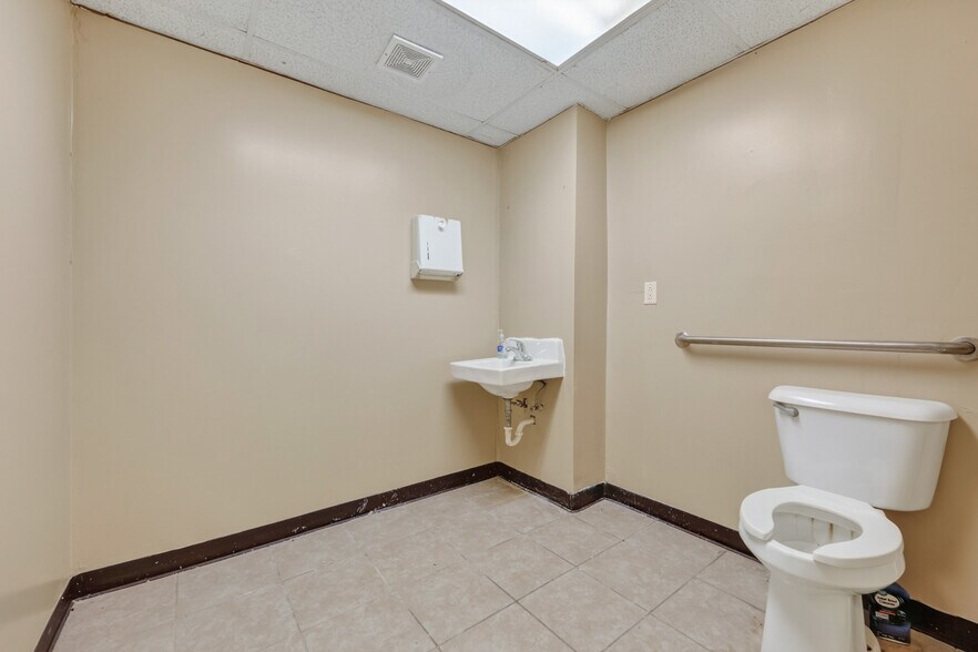 More Photos Of 1006 E Colby St, Whitehall Storefront Retail Office For Sale