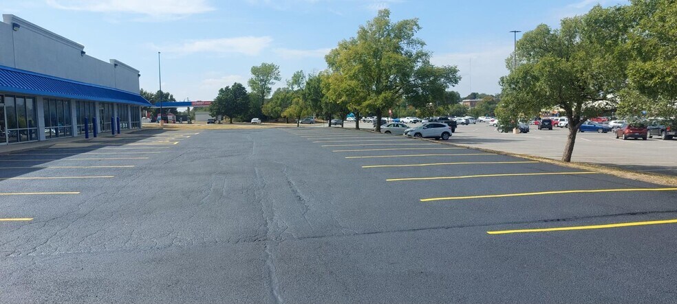 More Photos Of 2405 W 7th St, Joplin Storefront Retail Office For Lease