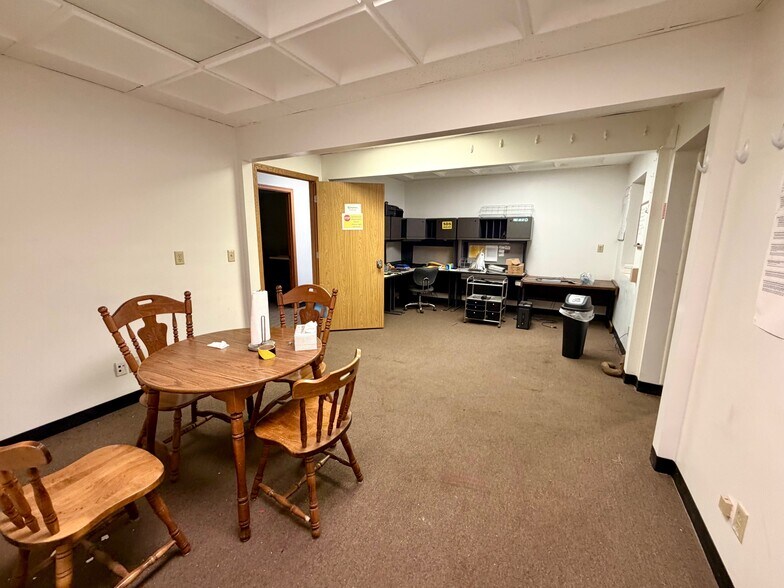 More Photos Of 4303 E 39th St, Kearney Warehouse For Sale