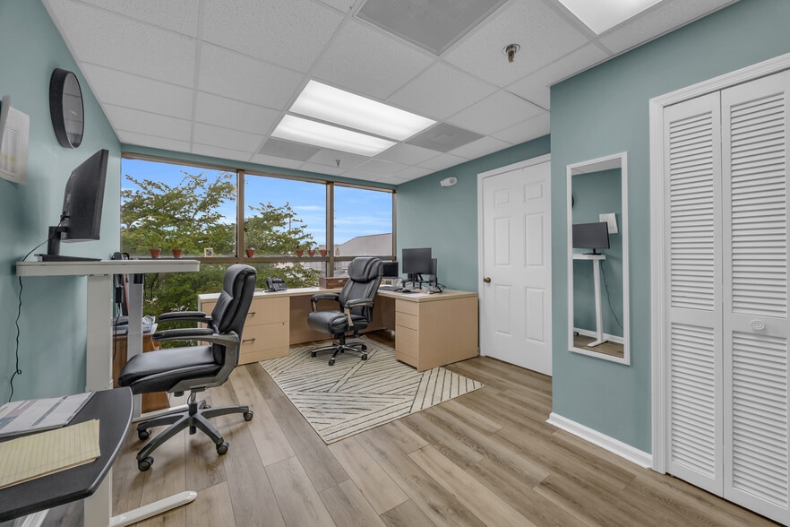 More Photos Of 631 US Highway 1, North Palm Beach Office For Sale