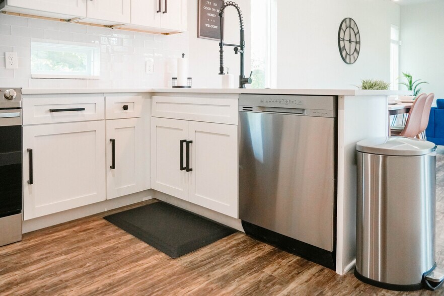 More Photos Of 4911 Alton Ave, Dallas Multifamily For Sale