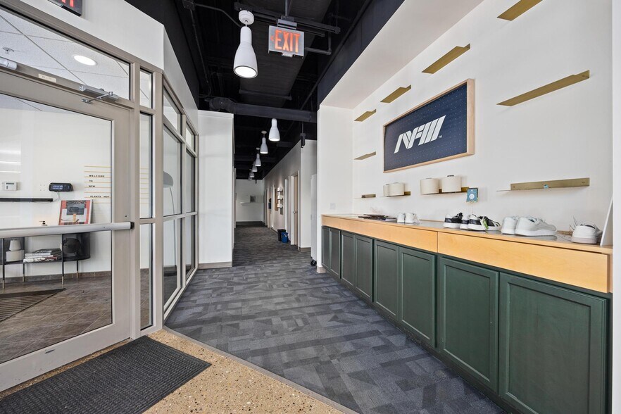 More Photos Of 6533 N Galena Rd, Peoria Manufacturing For Lease