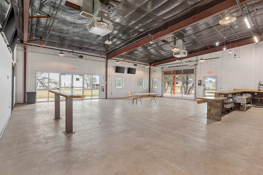 More Photos Of 2702 Fort Worth Hwy, Hudson Oaks Warehouse For Sale