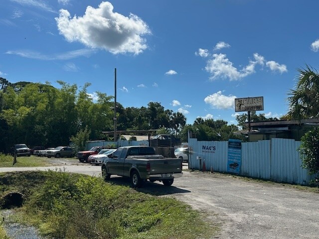 More Photos Of 4845-4905 45th St, Vero Beach, Vero Beach Auto Salvage Facility For Sale