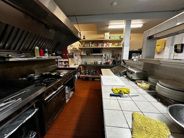 More Photos Of 2216 20th St, Delburne Hotel For Sale