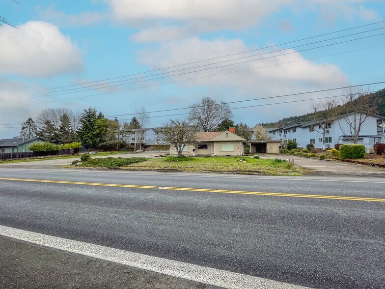 More Photos Of 859 W Lookingglass Rd, Roseburg Office For Sale