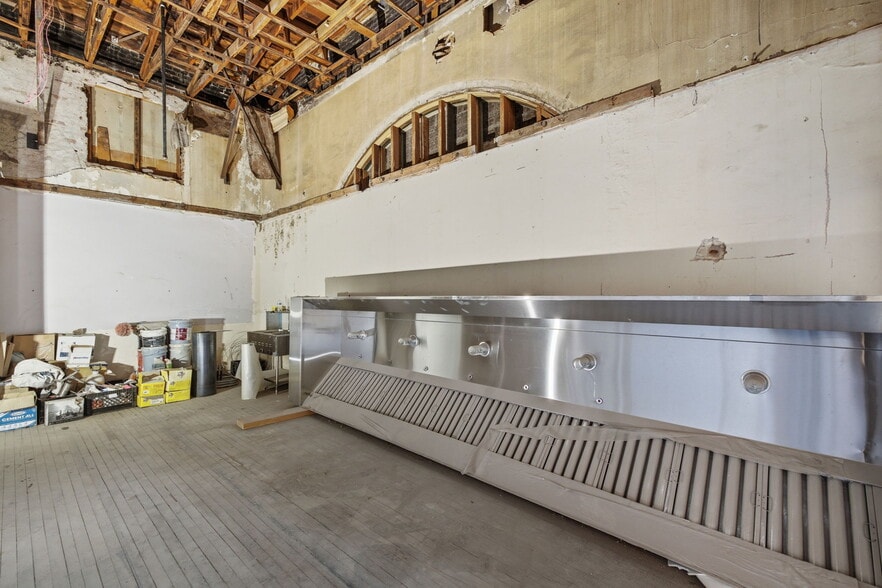 More Photos Of 1623-1633 19th St, Bakersfield Freestanding For Lease