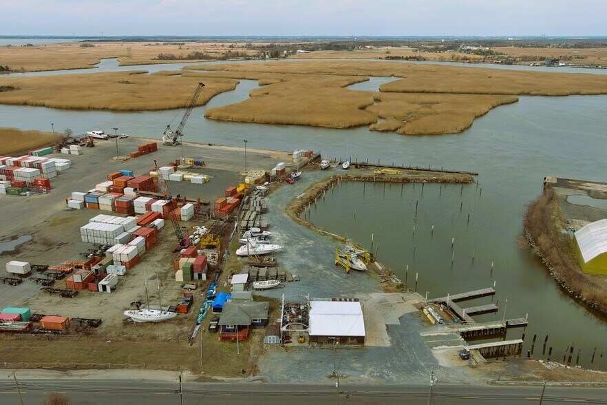 More Photos Of 108 Tilbury Rd, Salem Marina For Sale