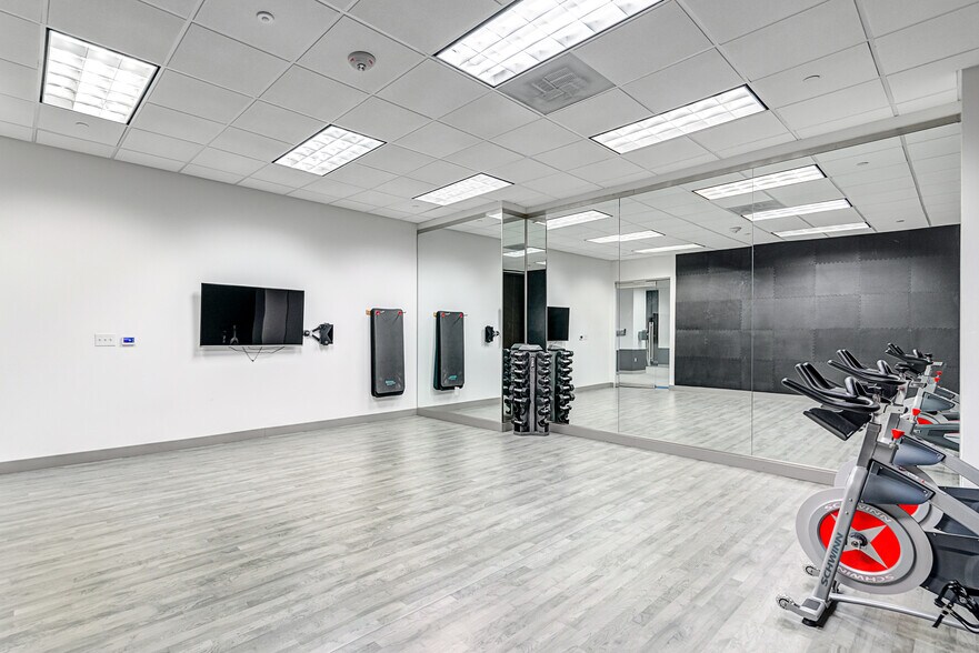 More Photos Of 5001 Lyndon B Johnson Fwy, Dallas Office For Lease