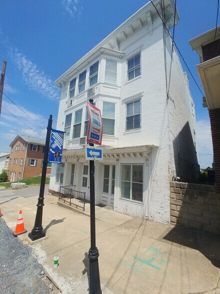 More Photos Of 123 W Main St, Middletown Storefront Retail Office For Lease