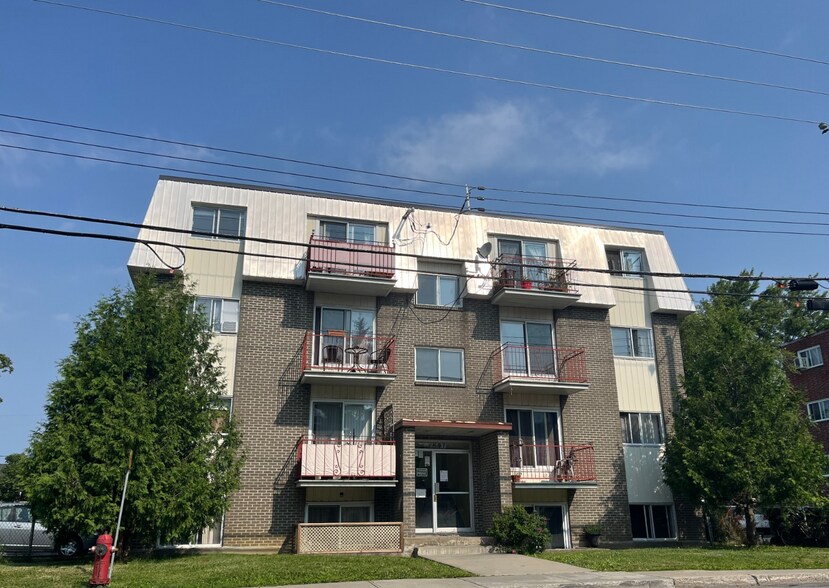 Primary Photo Of 891 Ch Du Lac, Longueuil Apartments For Sale