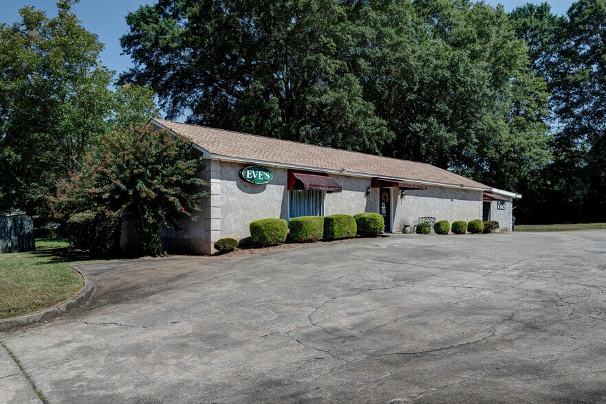 More Photos Of 25 Strickland St, Fairburn General Retail For Sale