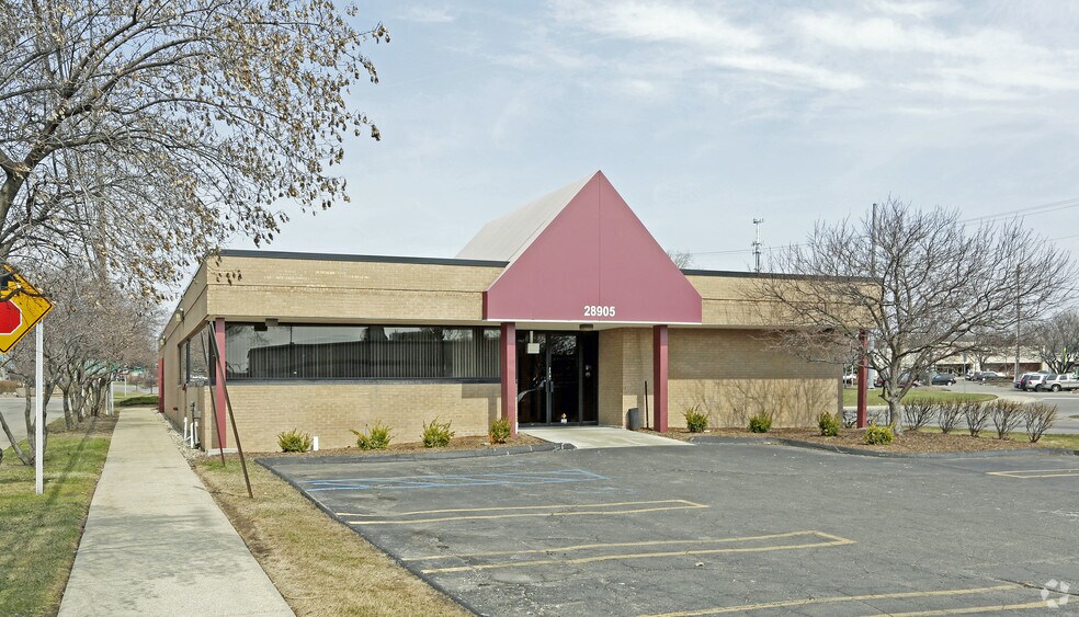 More Photos Of 28905 Northwestern Hwy, Southfield Freestanding For Sale