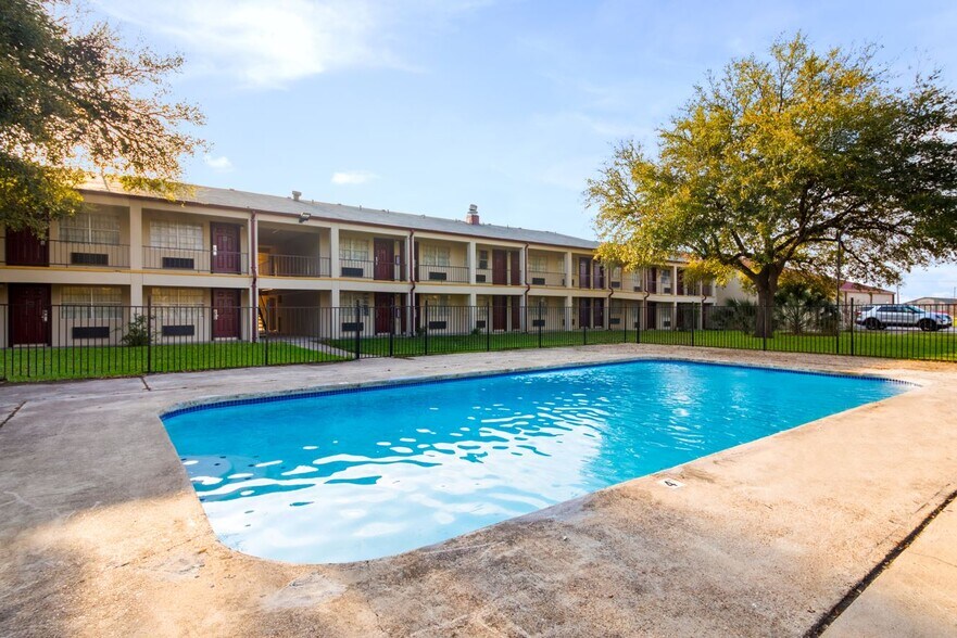 More Photos Of 400 SW H K Dodgen Loop, Temple Hotel For Sale