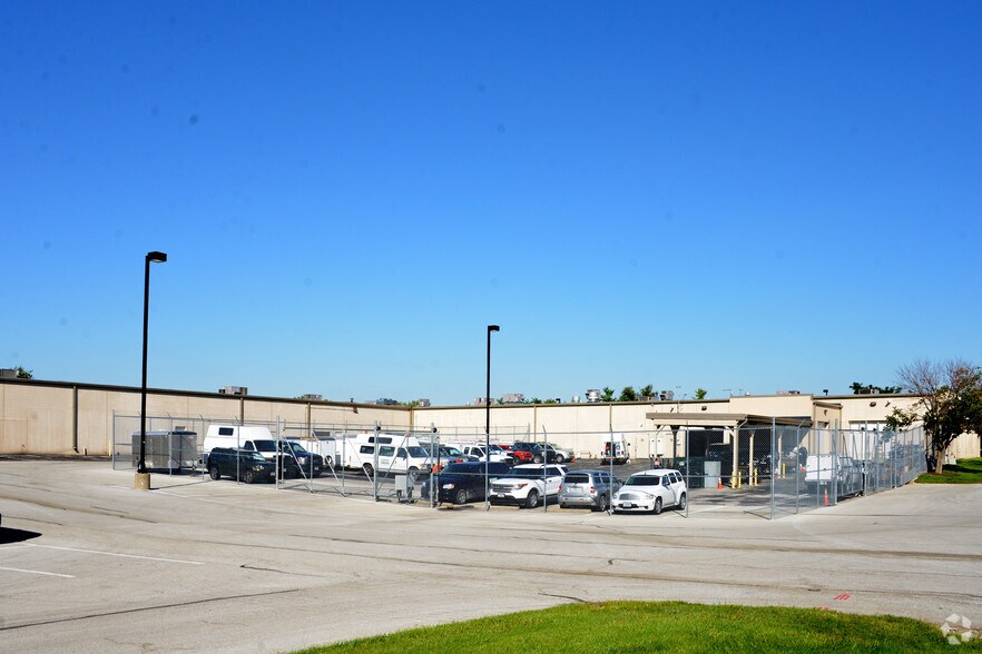 More Photos Of 5957-6049 Lakeside Blvd, Indianapolis Flex For Sale