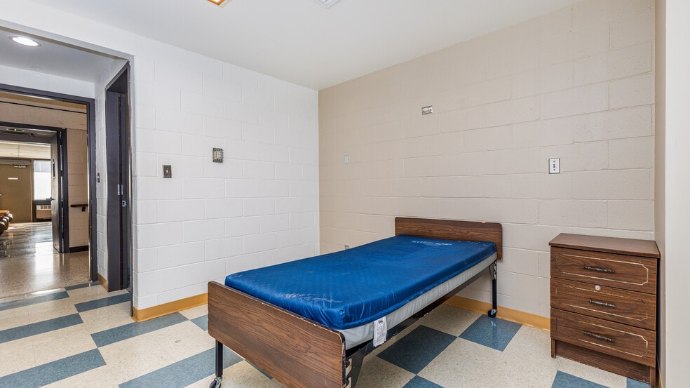 More Photos Of 1160 Seippel Rd, Dubuque Healthcare For Sale