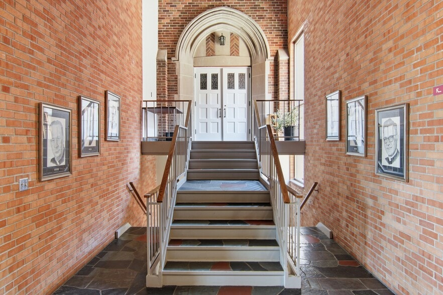 More Photos Of 1115 Greenbrier St, Saint Paul Religious Facility For Sale