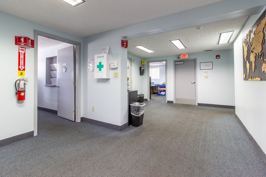 More Photos Of 310 Cypress Rd, Ocala Manufacturing For Sale