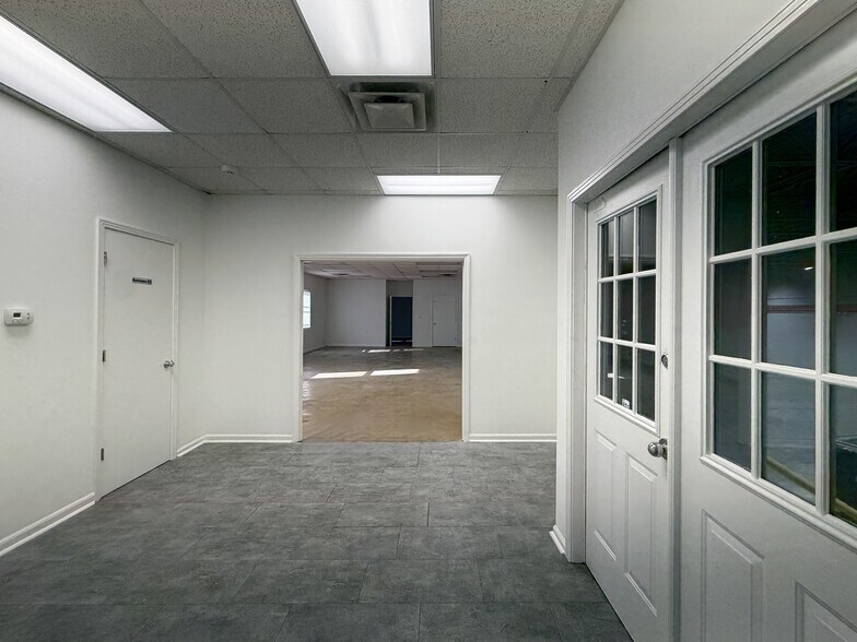 More Photos Of 385-387 Industrial Dr, Mount Juliet Warehouse For Lease