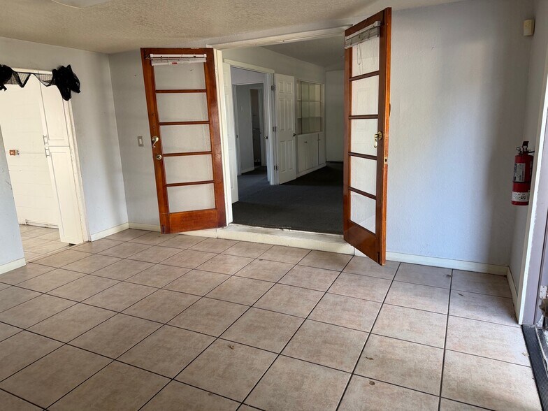 More Photos Of 1041 28th St, Orlando General Retail For Sale