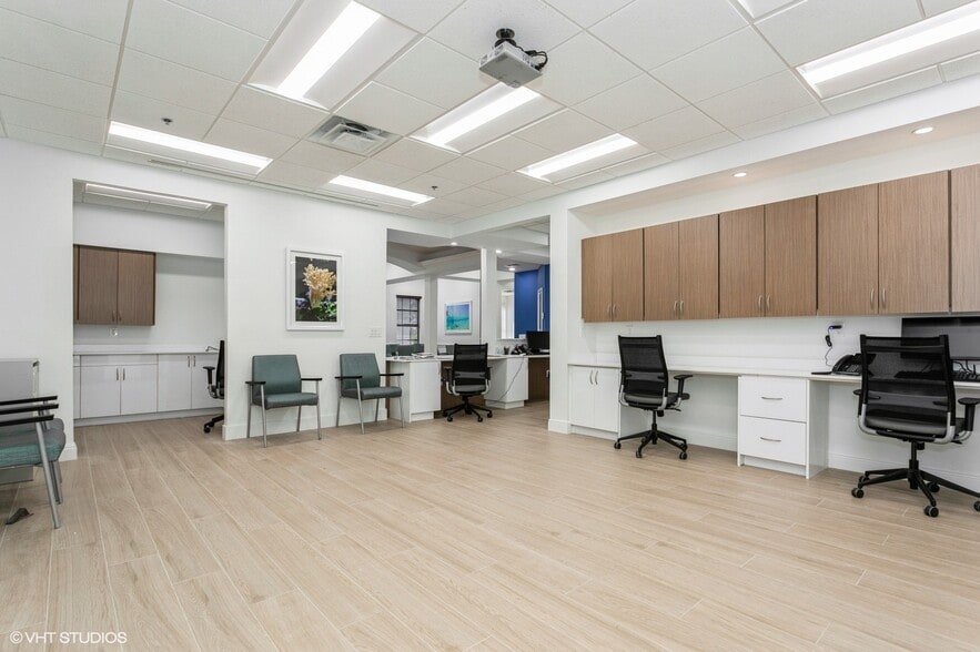 More Photos Of 2520 Tamiami Trl N, Nokomis Medical For Sale