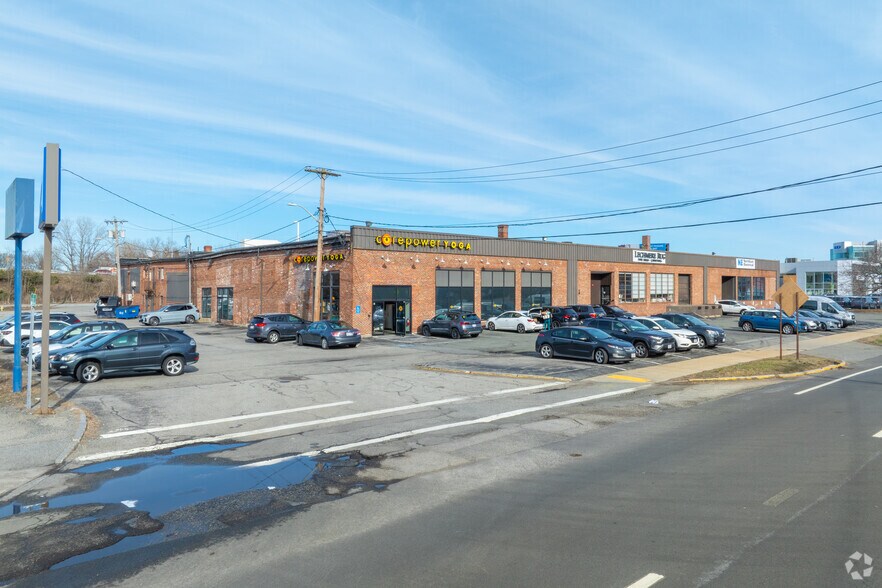More Photos Of 312-326 Mystic Ave, Medford Showroom For Lease
