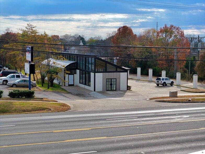 Primary Photo Of 669 W Main St, Hendersonville General Retail For Sale