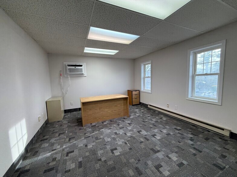 More Photos Of 625 Chandler St, Worcester Storefront Retail Office For Lease