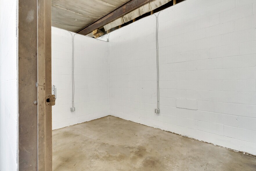More Photos Of 65 Atlas Rd, Uniontown Manufacturing For Sale