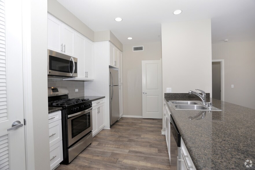 More Photos Of 700 S Myrtle Ave, Monrovia Apartments For Lease